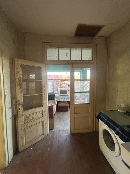 Продавам къща с двор