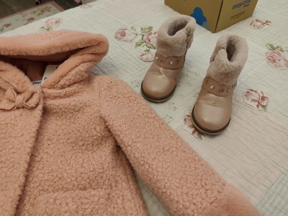 Ново  уникално палтенце  и ботушки Майорал