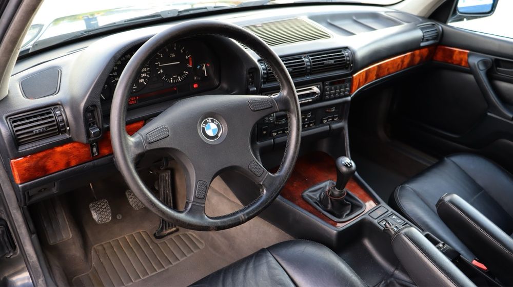 BMW seria 7 e32 735i 220cp manual 5 tr 1990 vehicul istoric Italia