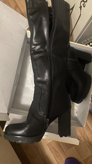 Продаютя новые сапоги