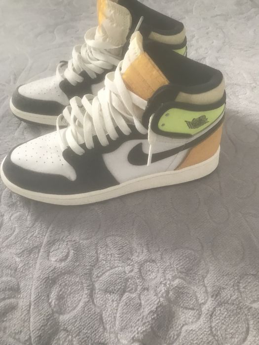 Air Jordan 1 retro high og  volt gold ,marimea 39