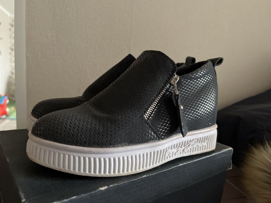 Продам ботинки р 35