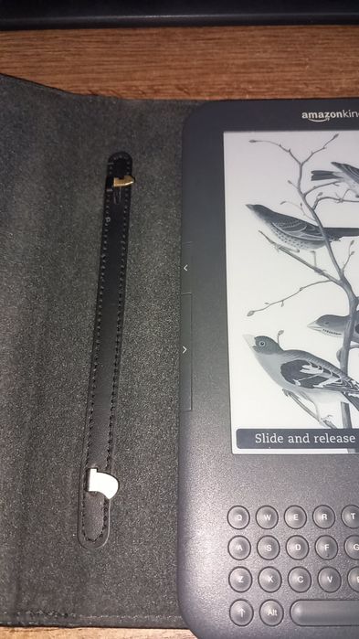 Vând Kindle  D00901