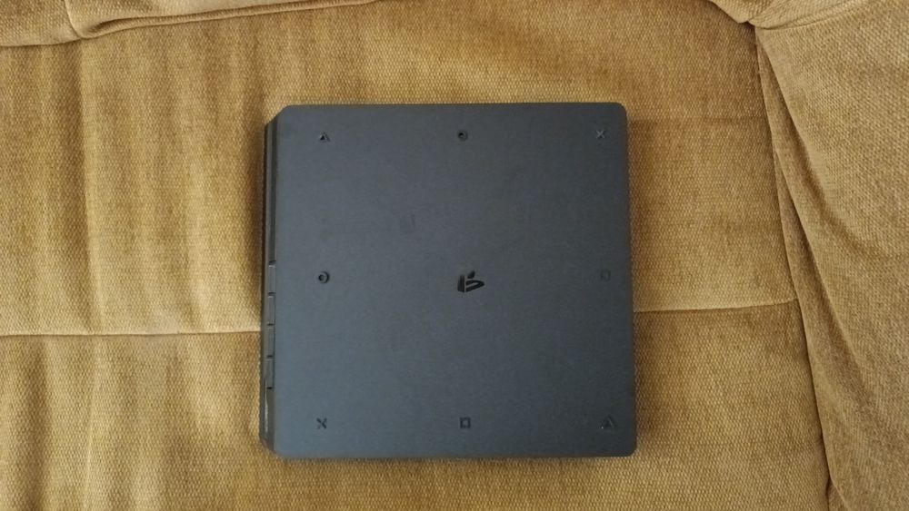 Playstation 4  на 1тб в идеальном состоянии