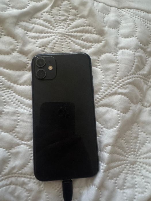 Продам айфон 11 64гб