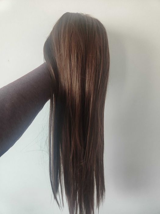 Кестенява перука с бретон. 12€