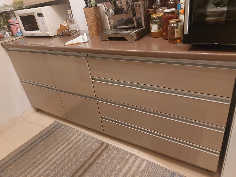 Bucatarie 2 fronturi + masa (fara electrocasnice)