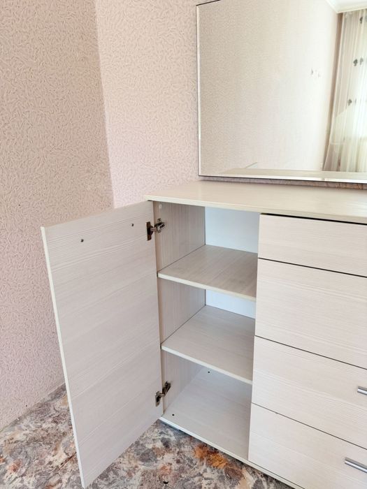 Комод с зеркалом