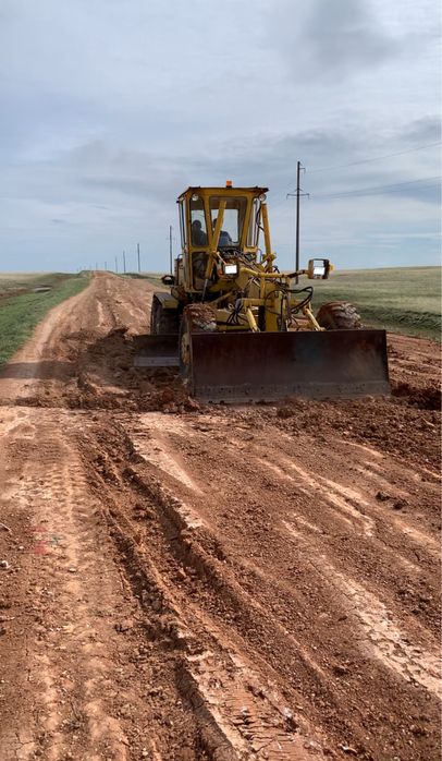 Автогрейдер на ходу