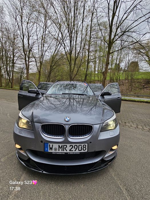 BMW e61 525i aproape ful și întreținut