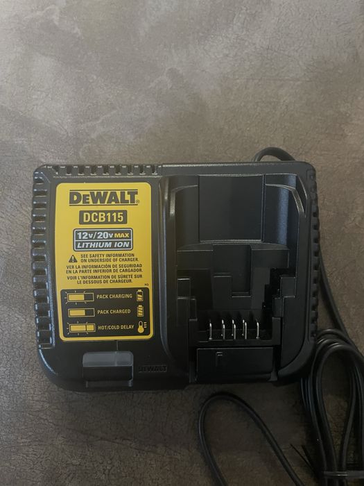 Зарядно за батерии DeWALT DCB115 (12V / 20V MAX)