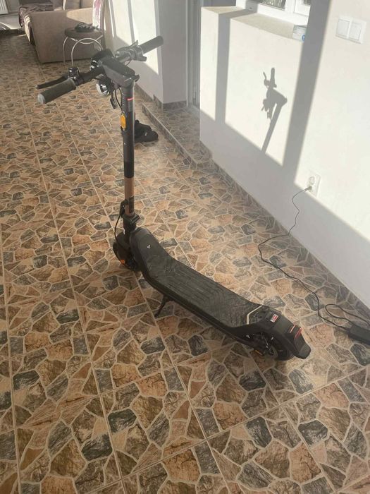 Trotineta electrica niu