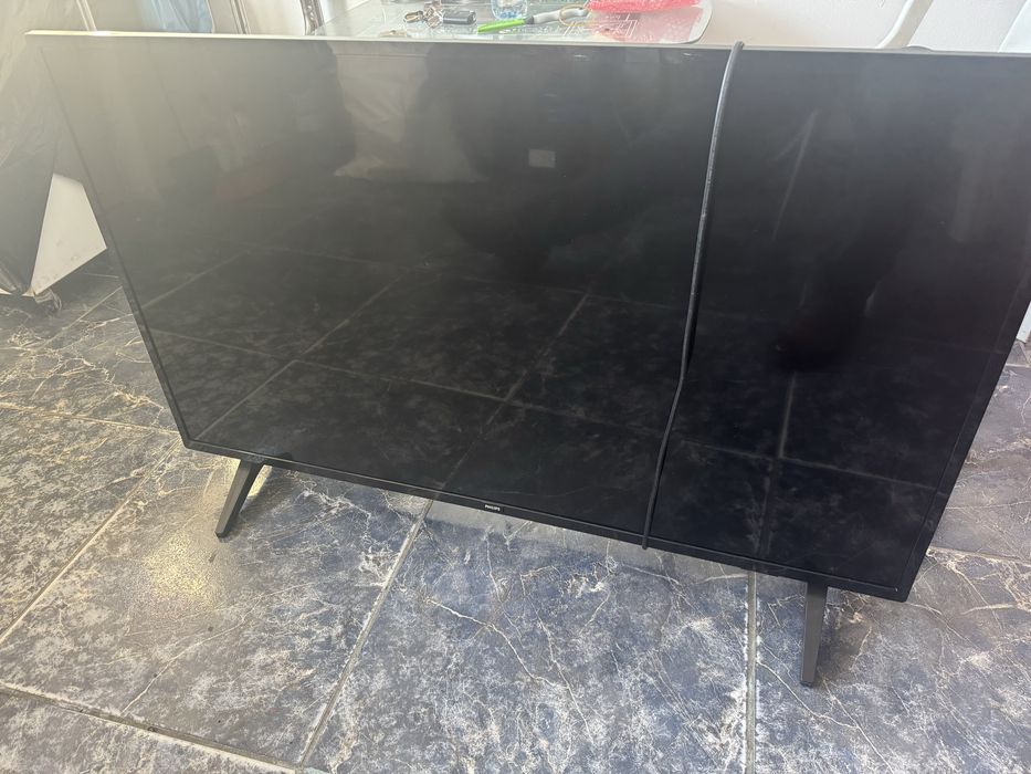 Tv Philips si Hyundai