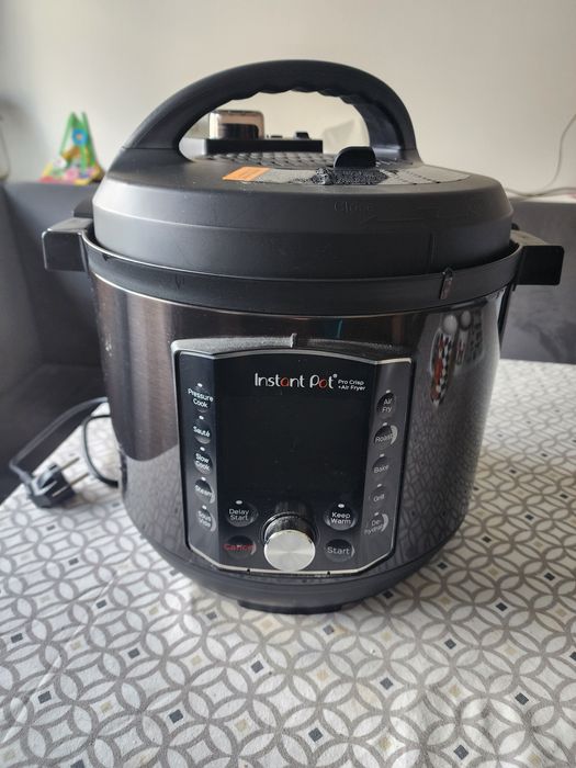 Instant Pot Multicooker + Air Fryer