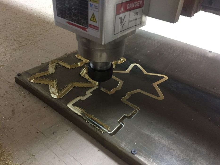 Раскрой на станке ЧПУ, услуги мультикама. Мультикам 3*2 метра.