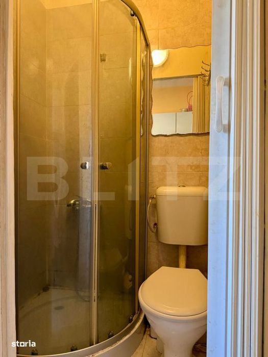 Camera de camin cu baie proprie + loc de parcare