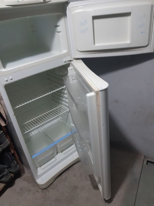 Холодильник продаётся