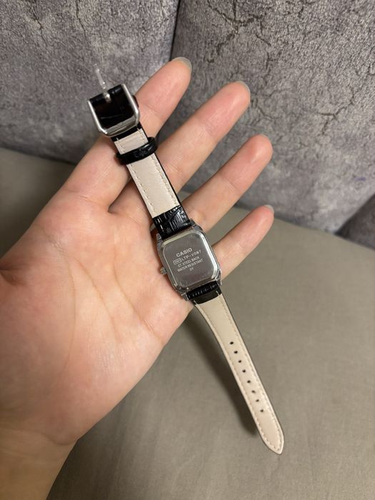 Часы Casio женские продам срочно
