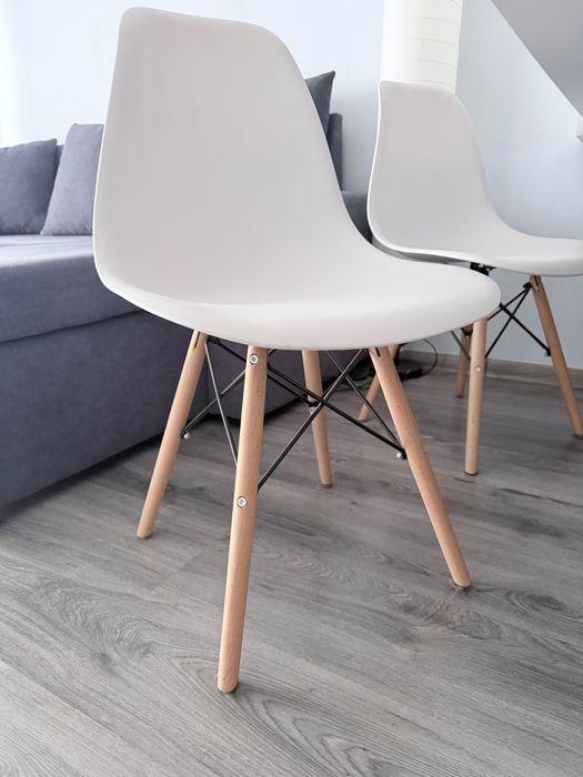 Маса/етажерка + столове 4 броя