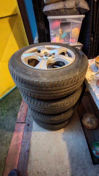 Vând 4 jante aliaj cu cauciucuri de vara 195/65/15