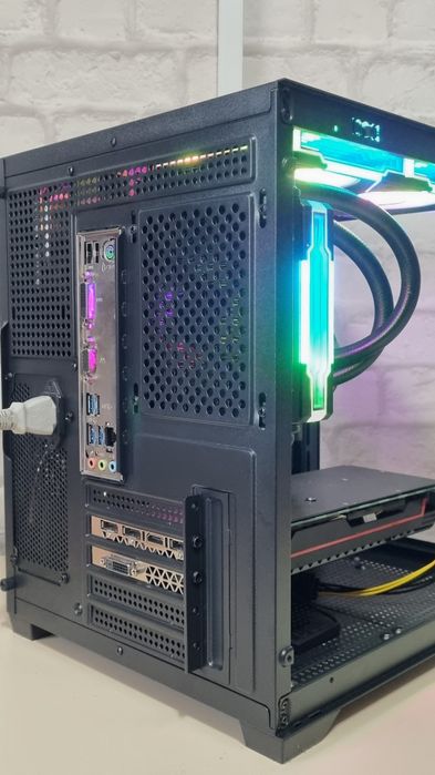 Unitate PC Gaming: Ryzen 5 2400G/16GB RAM/GTX 1080 8GB/240GB SSD/1TB HDD/ARGB