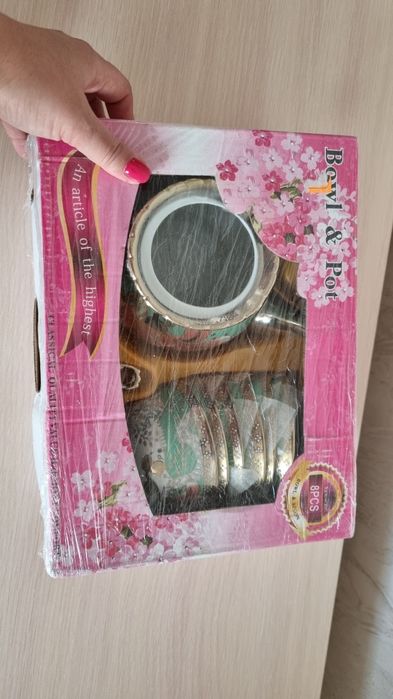 Продаётся чайник и 6 кесешек