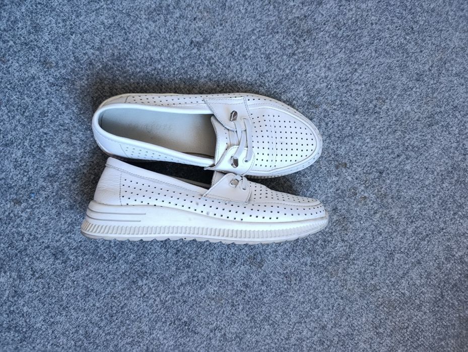 Новые кожаные босоножки