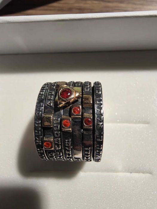 Продавам пръстен - амулет