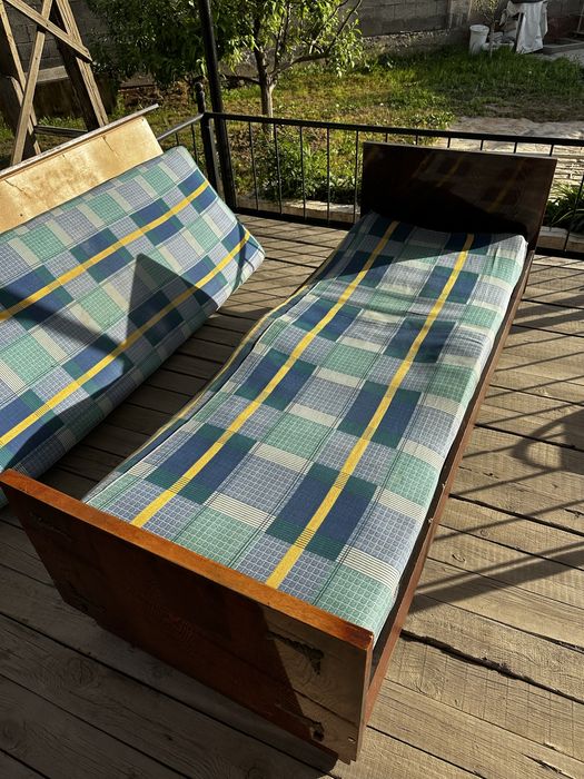 кровать с матрасом