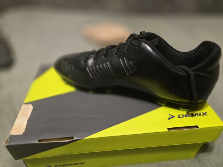 Бутсы Demix черные