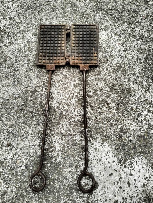 Стар гофретник за огнище