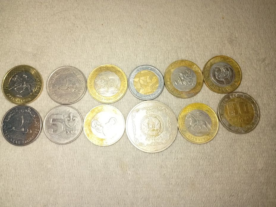 Продаю монеты колецыоные 1 фотка внутренняя сторона 2 снаруже