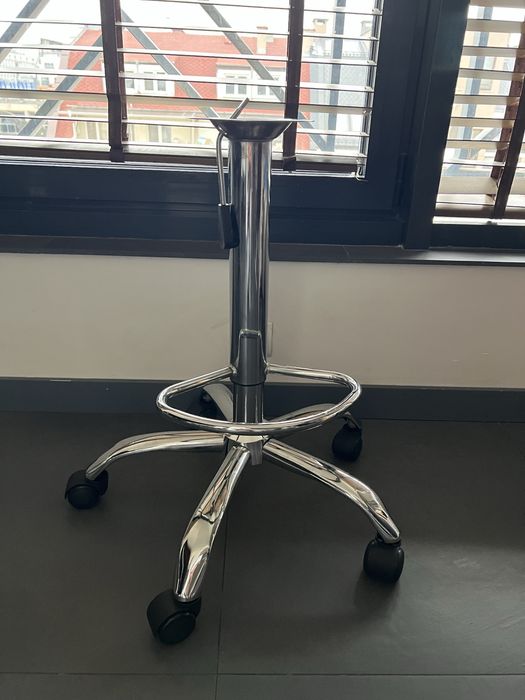 Основа за бар стол с колелца + 2г гаранция ,безплатна доставка до офис