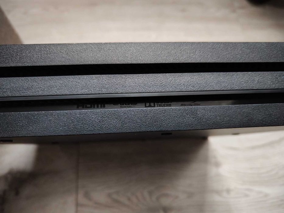 Playstation 4 Pro с 2 оригинални контролера