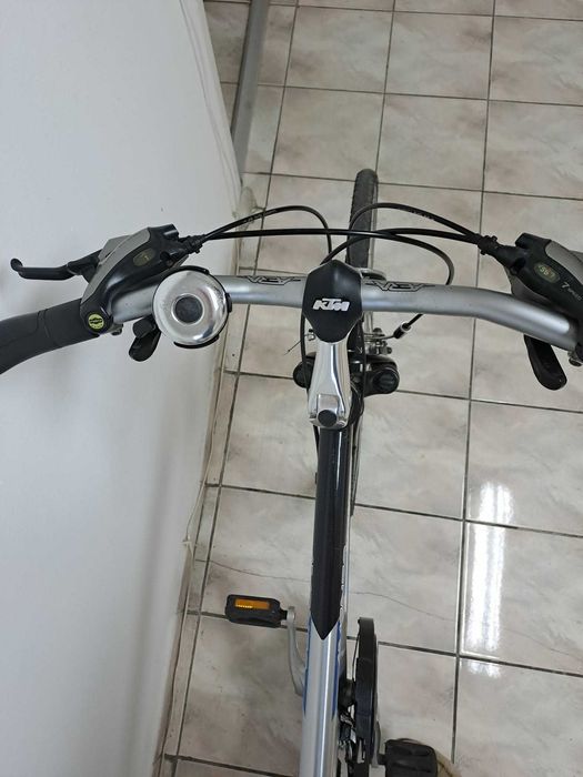 Bicicleta KTM cu cadru din aluminiu