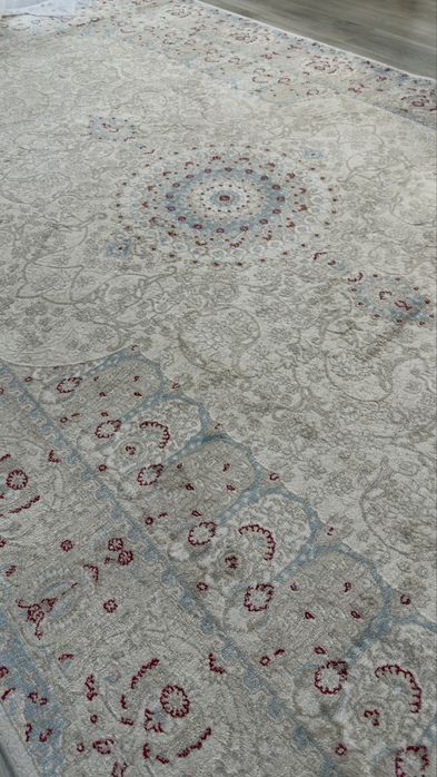 Ковер 2*4 в отличном  состоянии.