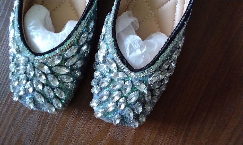 Продаю туфли нарядные новые