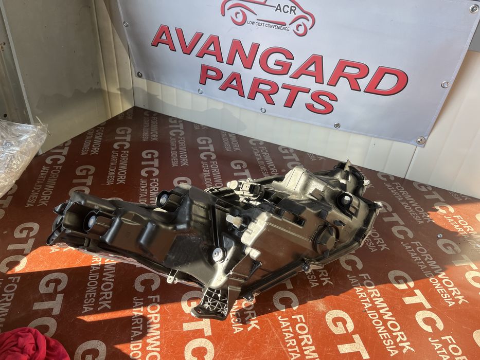 Ляв и десен фар Toyota Yaris 2020- Full led