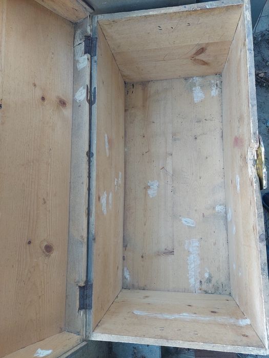 Старинна  ракла от дърво