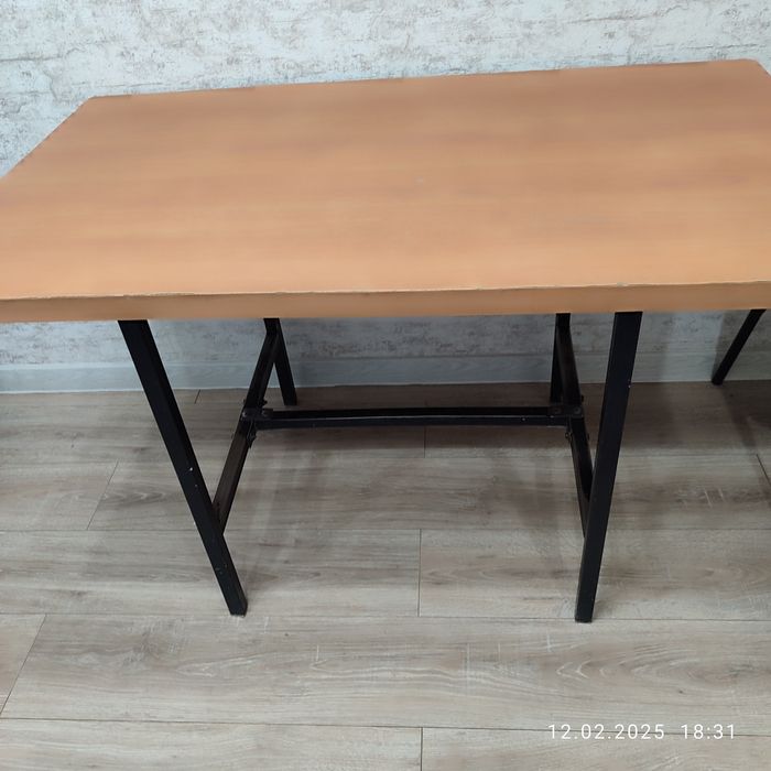 Стол.  обеденный