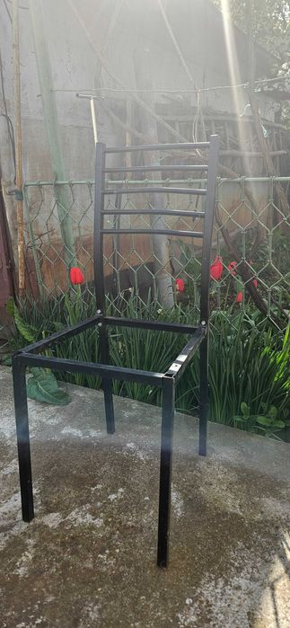 Scaun metalic schelet