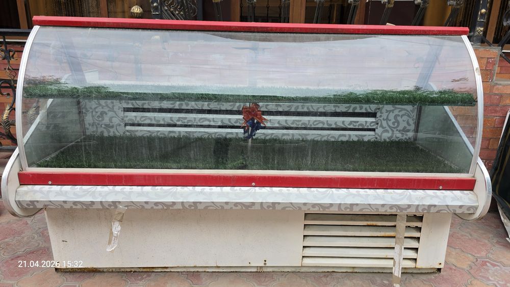 Продаётся холодильник витрина.