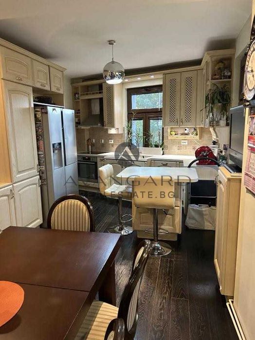 Продава се Къща в Пловдив, Център - 160 кв.м за 3124 €/кв.м - Снимка #1