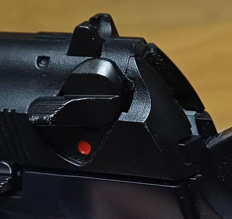 Pistol airsoft M9 GBB folosit