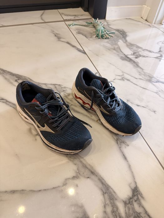 Маратонки Mizuno 42