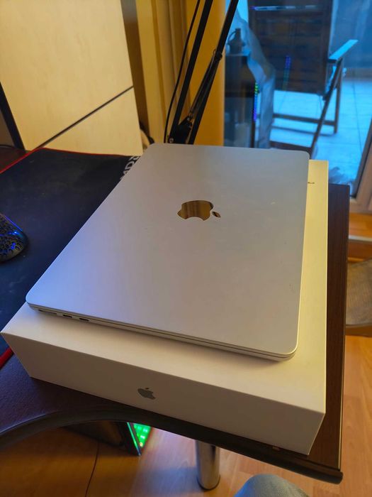 Macbook M3 Air 13" 8 nuclee CPU si 10 nuclee GPU, 24GB RAM, 512GB SSD