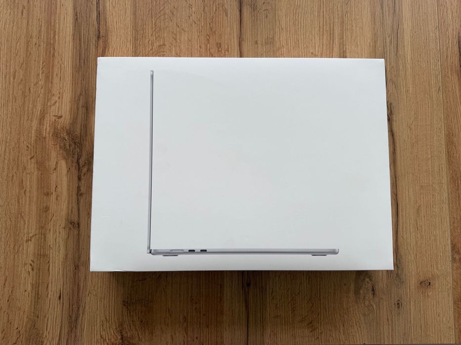 ЧИСТО НОВ MacBook Air 15" M5 Chip 10-CPU, 10-GPU, 16GB RAM, 512GB SSD
