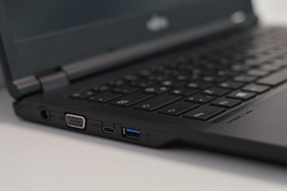 Fujitsu LifeBook E449 - Intel Core i3-8130U / 8GB RAM DDR4 / 256GB SSD