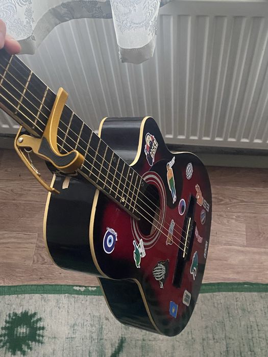 Продам Гитару 10мын