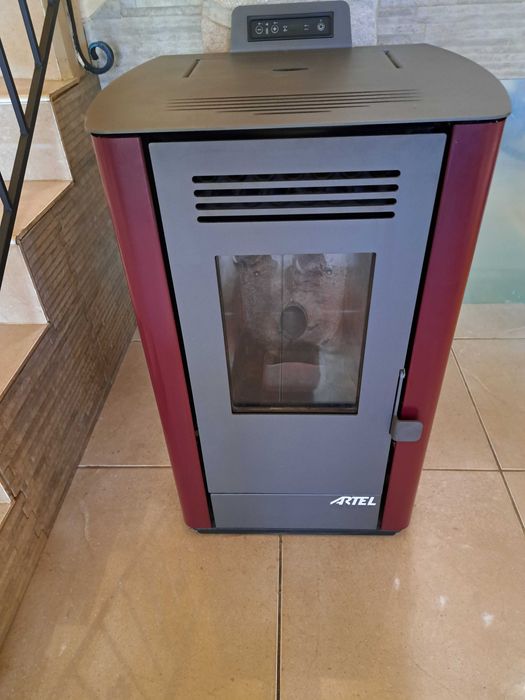 Италианска суха пелетна камина ARTEL FIREPLUS 8 kW (Бордо) – С документи!
